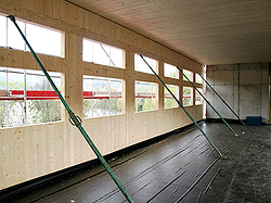 Ukážka haly zo systému drevených stenových lepených panelov