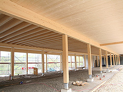 Ukážka haly zo systému drevených stenových lepených panelov